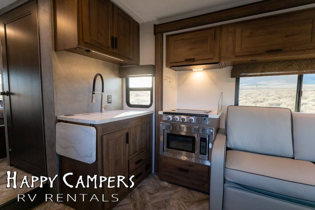 2022 Forest River Sunseeker 2860DS - Thumbnail 8