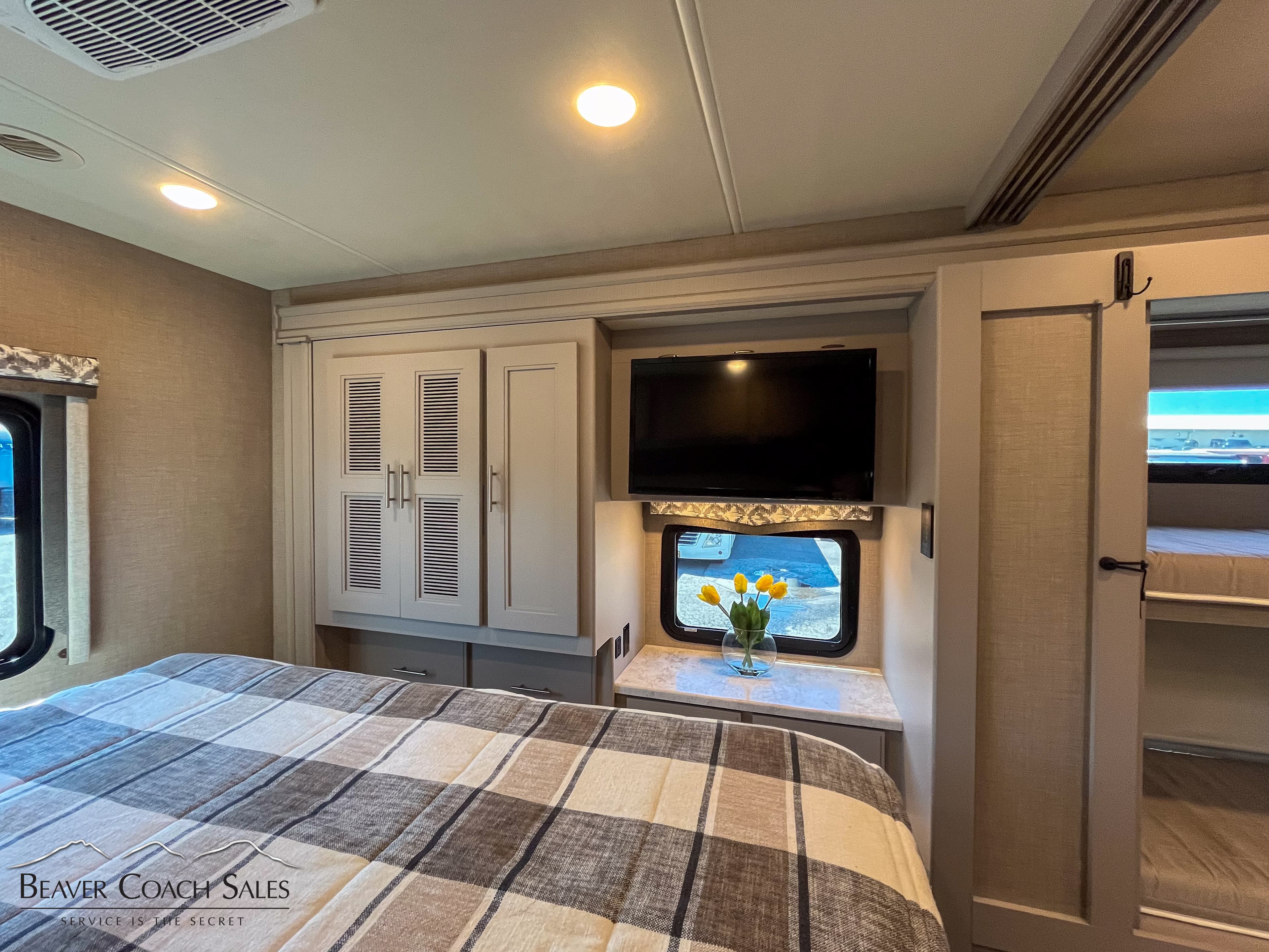 2023 Thor Omni RS36 - Thumbnail 15