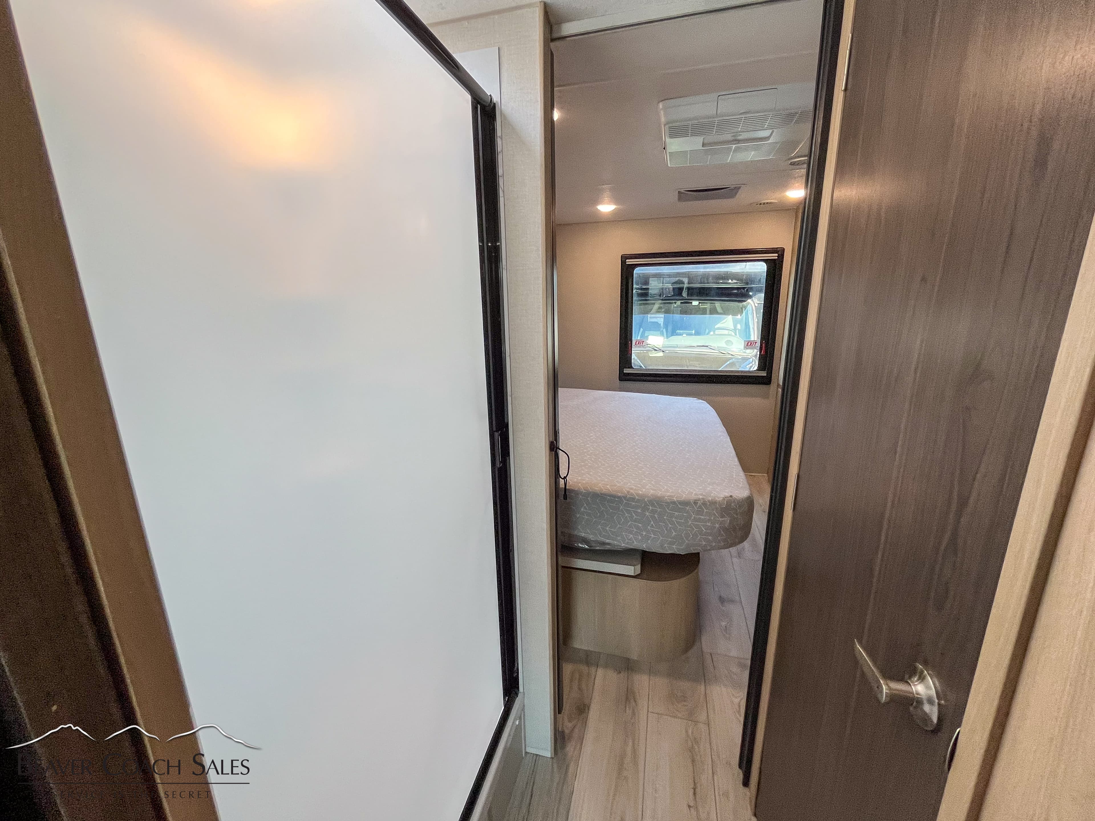 2025 Coachmen Concord 321DS - Thumbnail 10