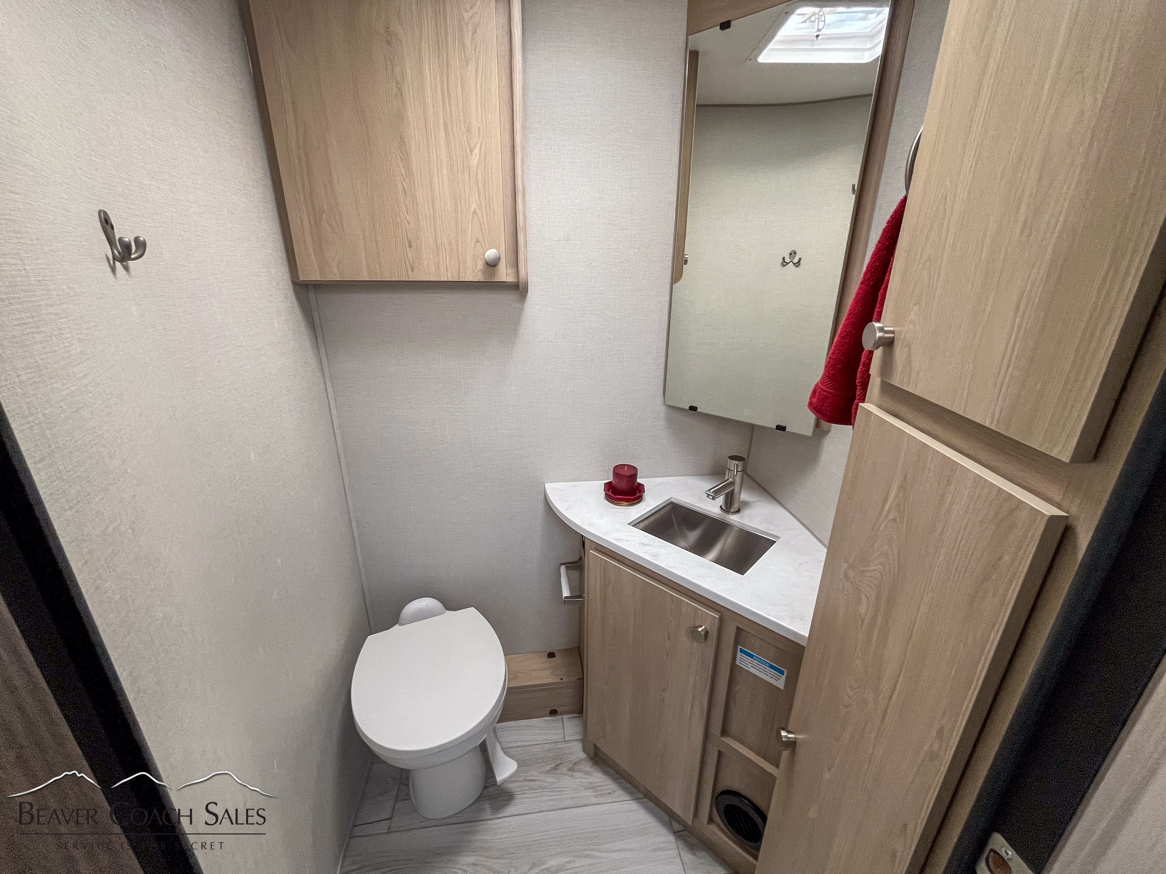 2025 Coachmen Concord 321DS - Thumbnail 12