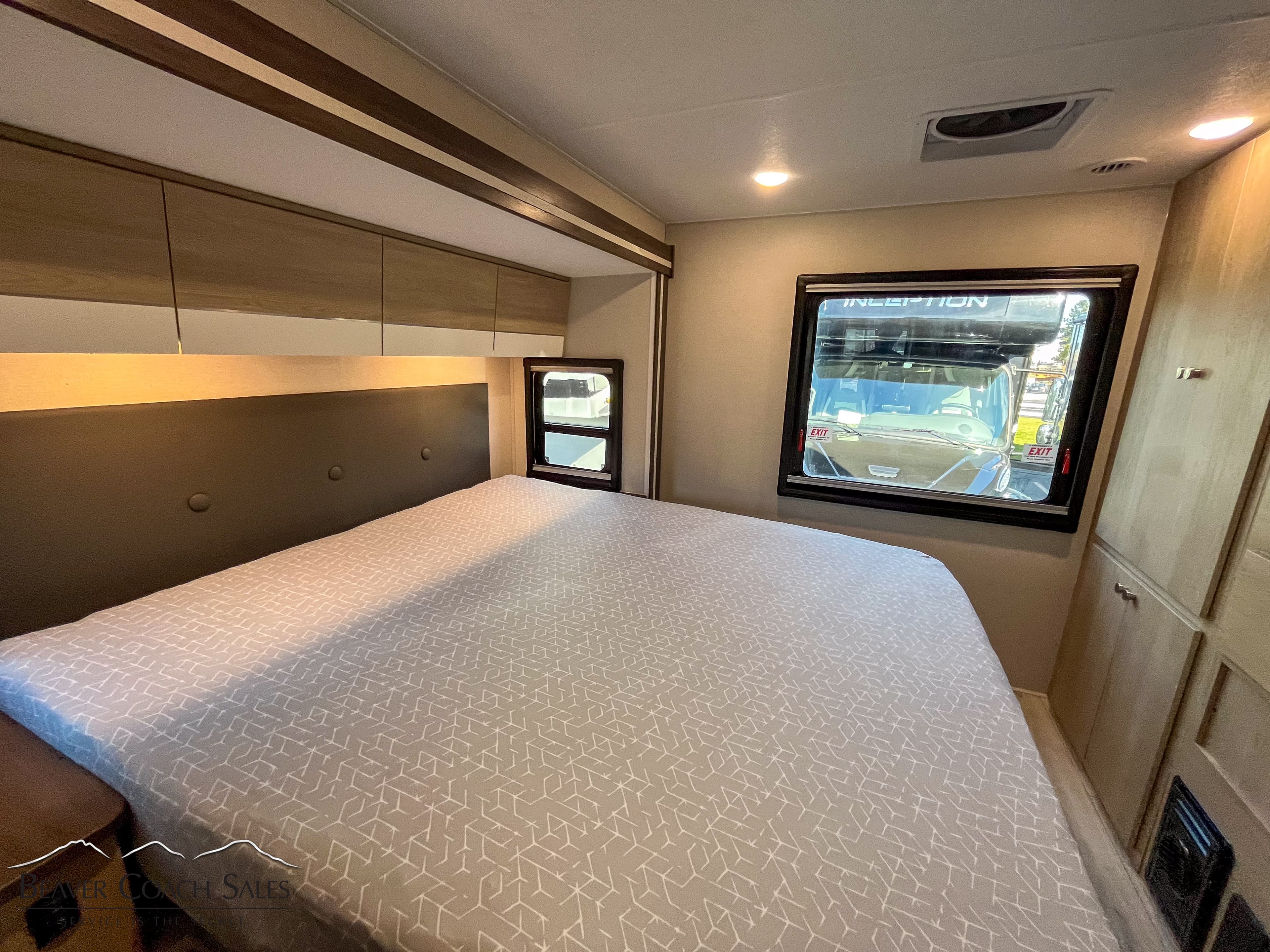 2025 Coachmen Concord 321DS - Thumbnail 13