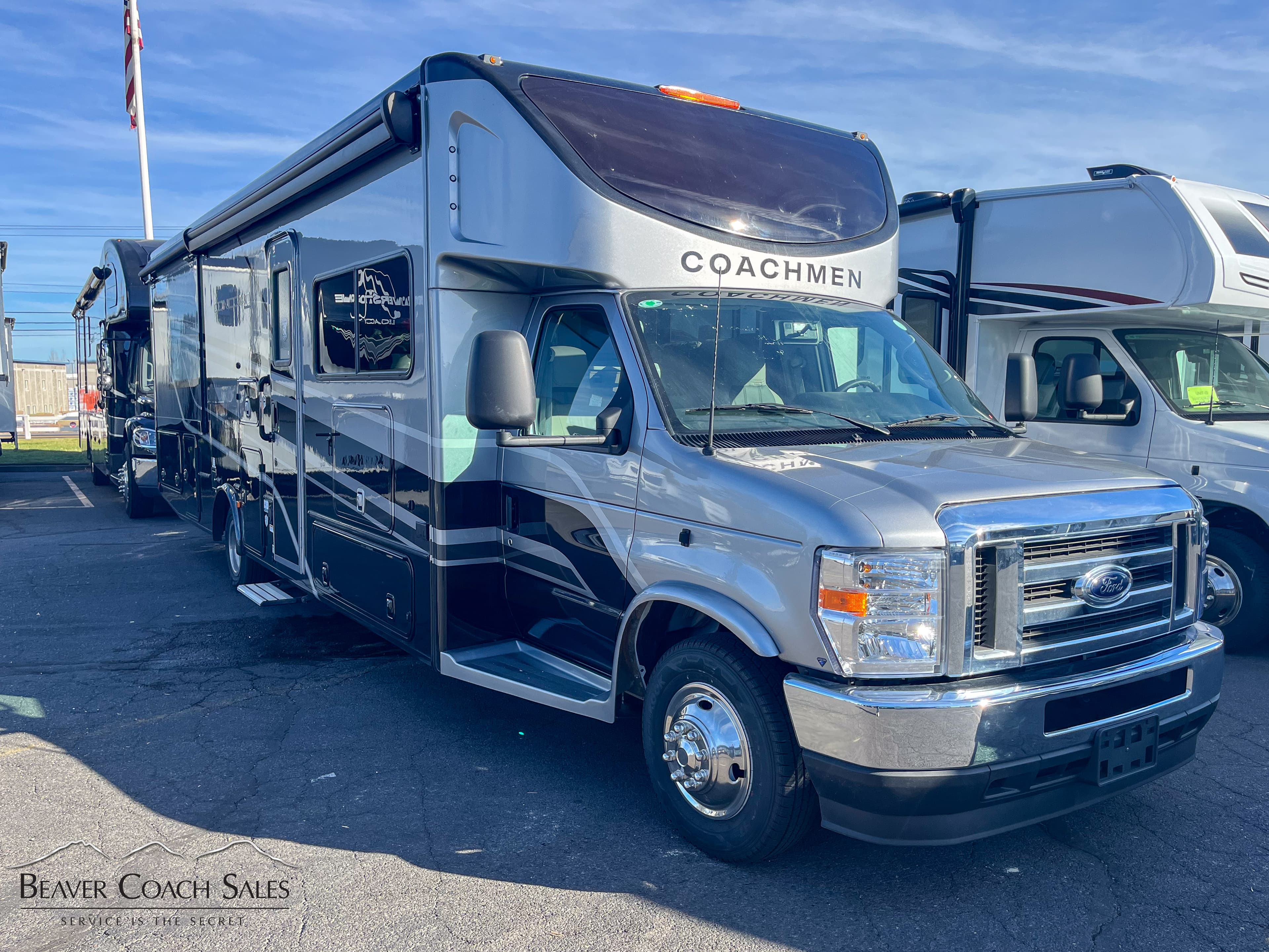 2025 Coachmen Concord 321DS - Thumbnail 2