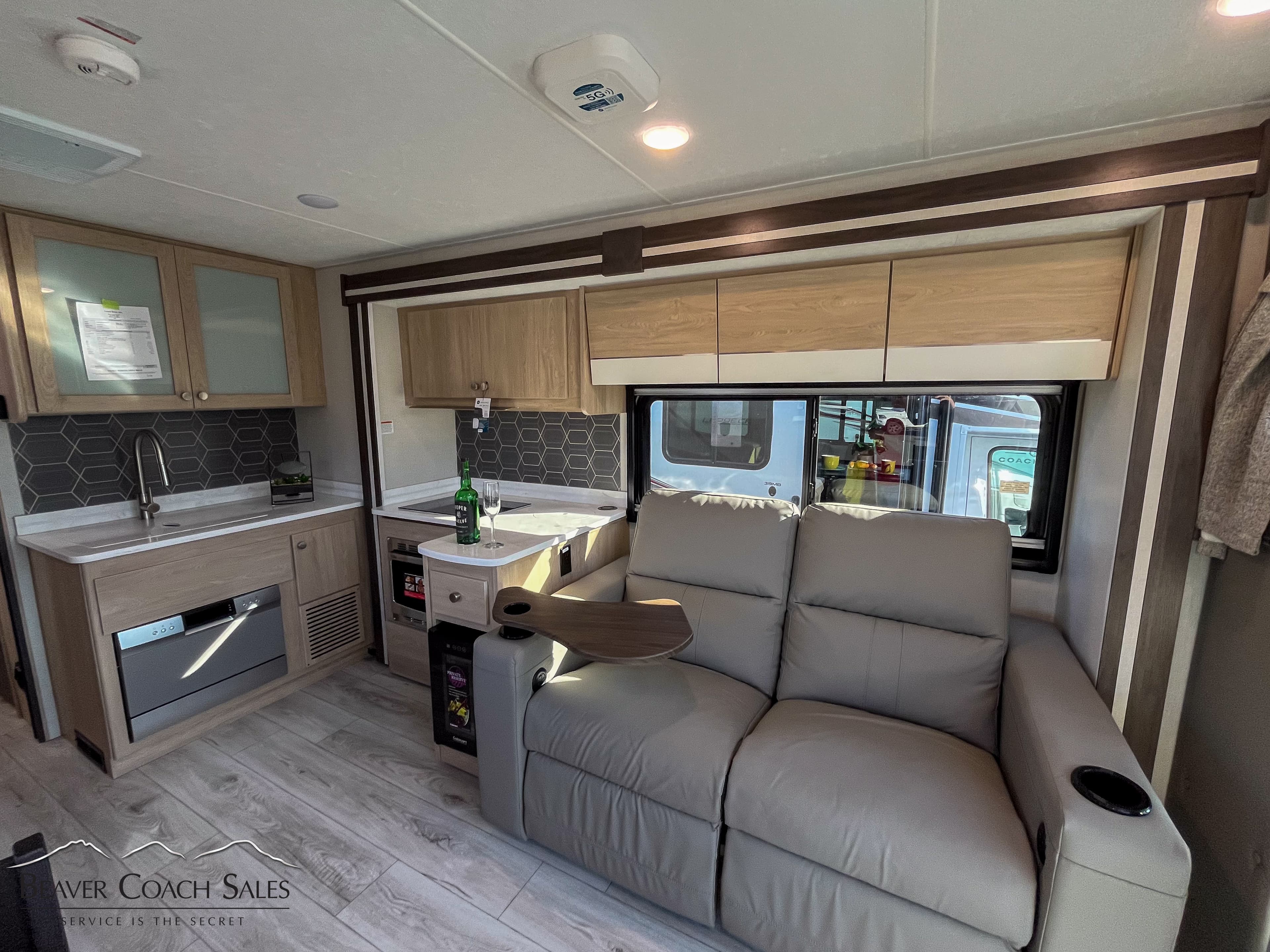 2025 Coachmen Concord 321DS - Thumbnail 7