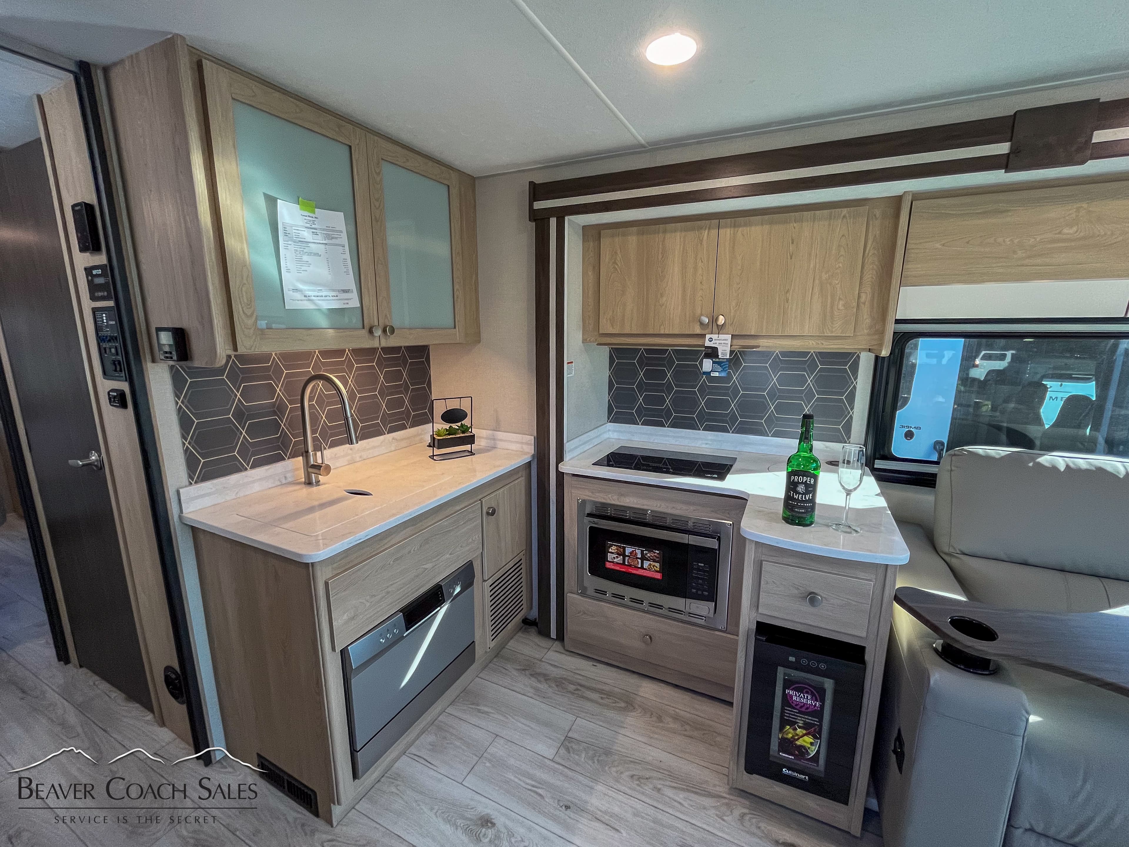 2025 Coachmen Concord 321DS - Thumbnail 8