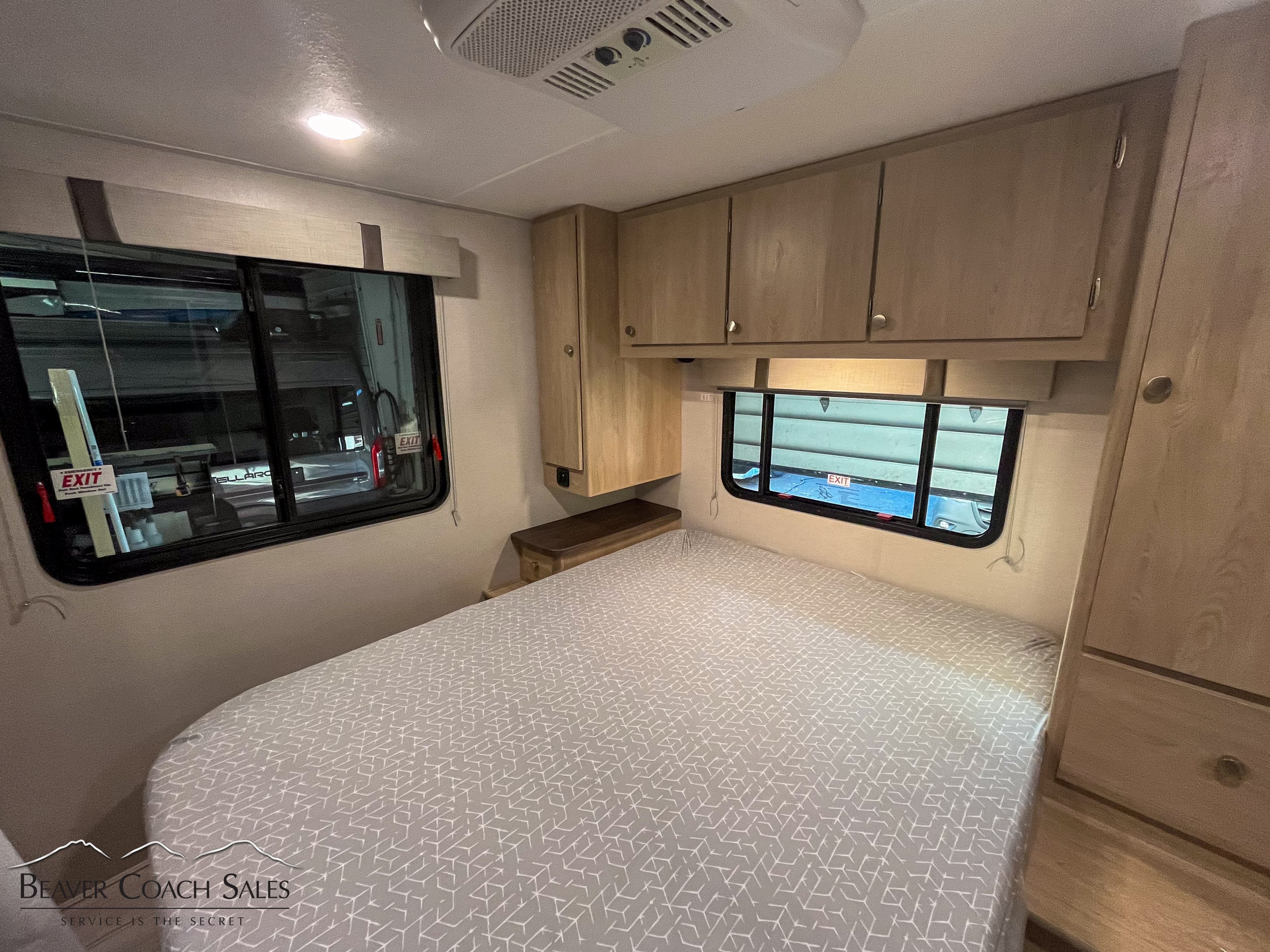 2025 Coachmen Leprechaun 319MB - Thumbnail 15