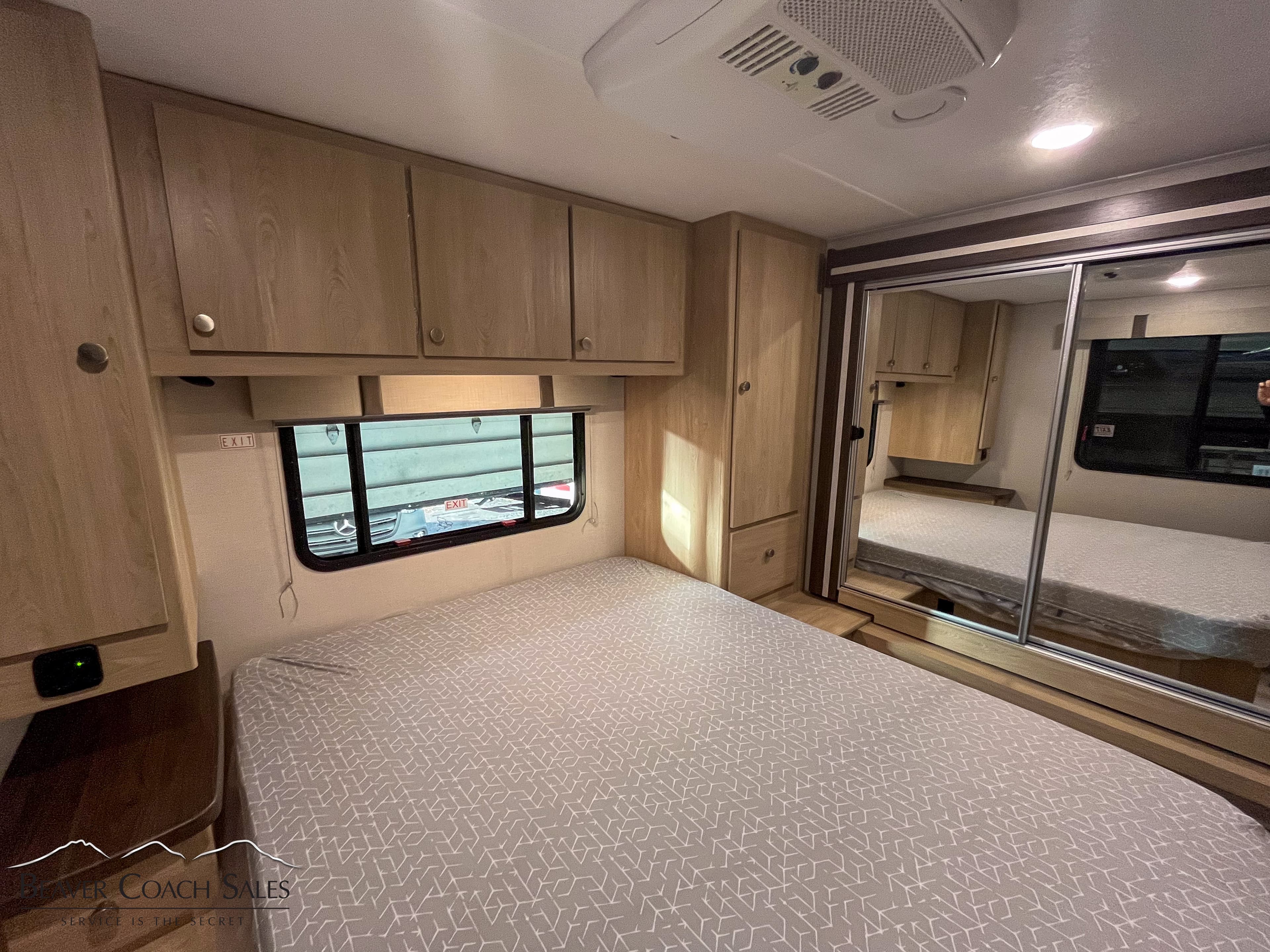 2025 Coachmen Leprechaun 319MB - Thumbnail 16