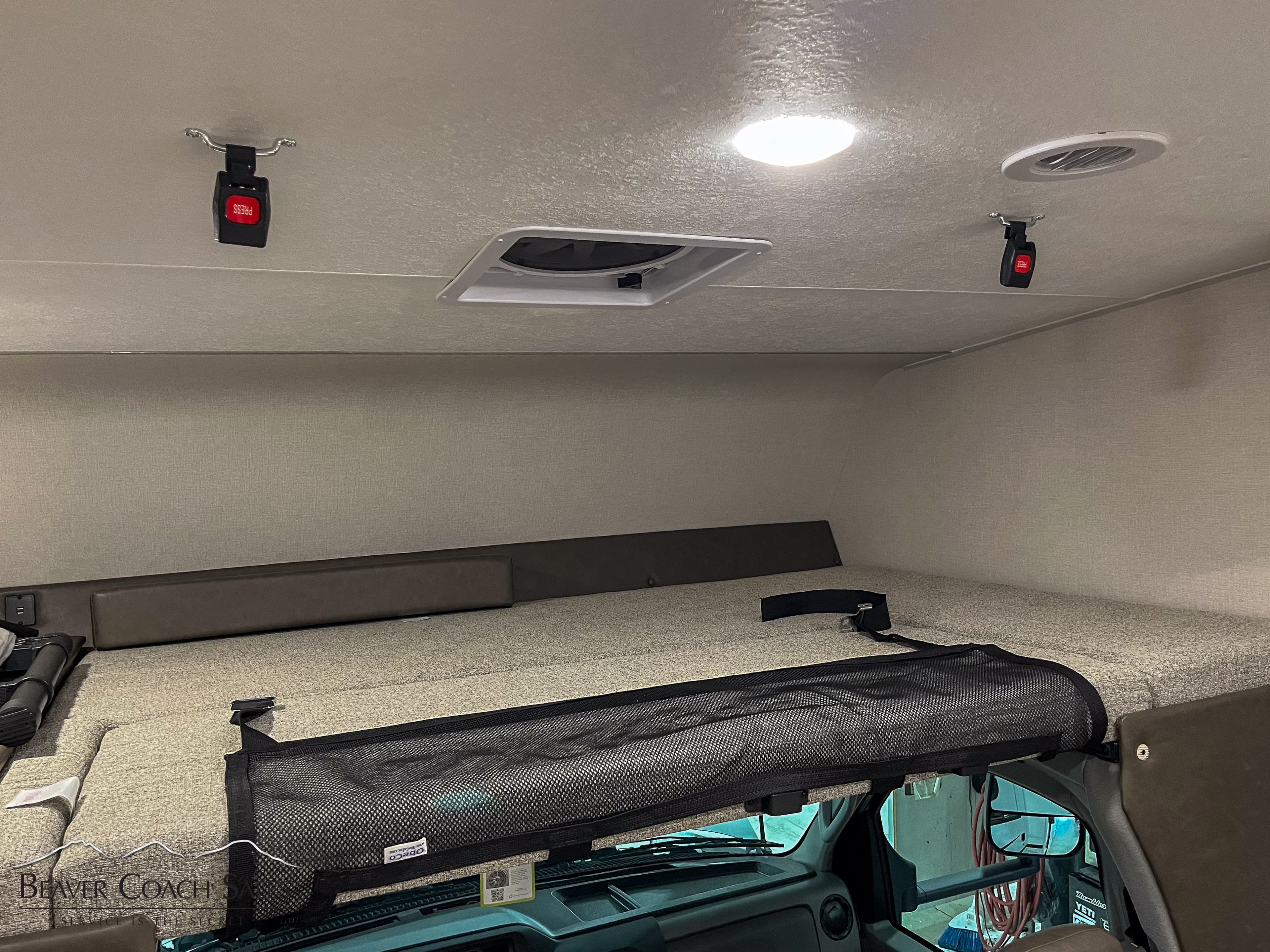 2025 Coachmen Leprechaun 319MB - Thumbnail 17