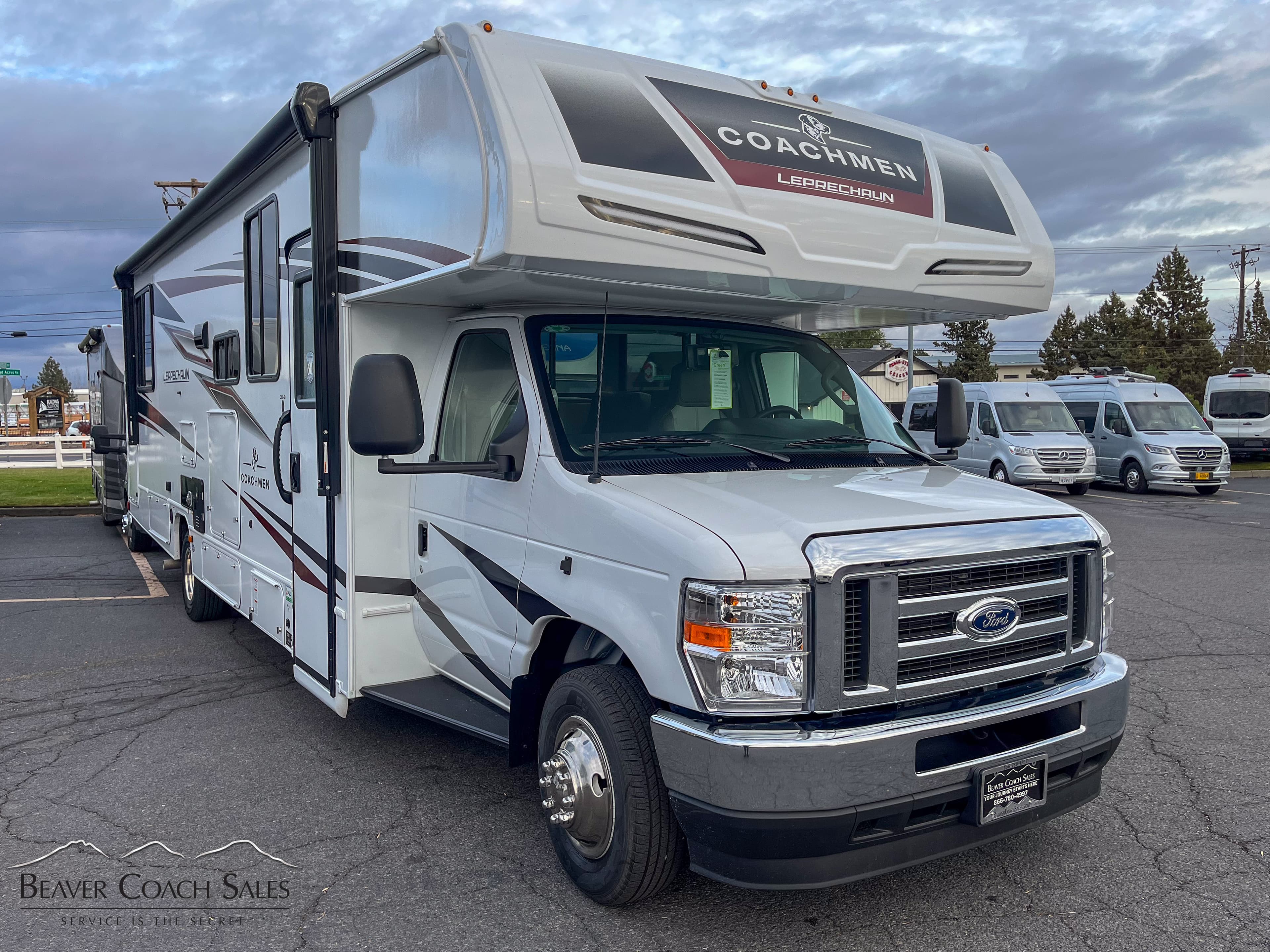 2025 Coachmen Leprechaun 319MB - Thumbnail 3