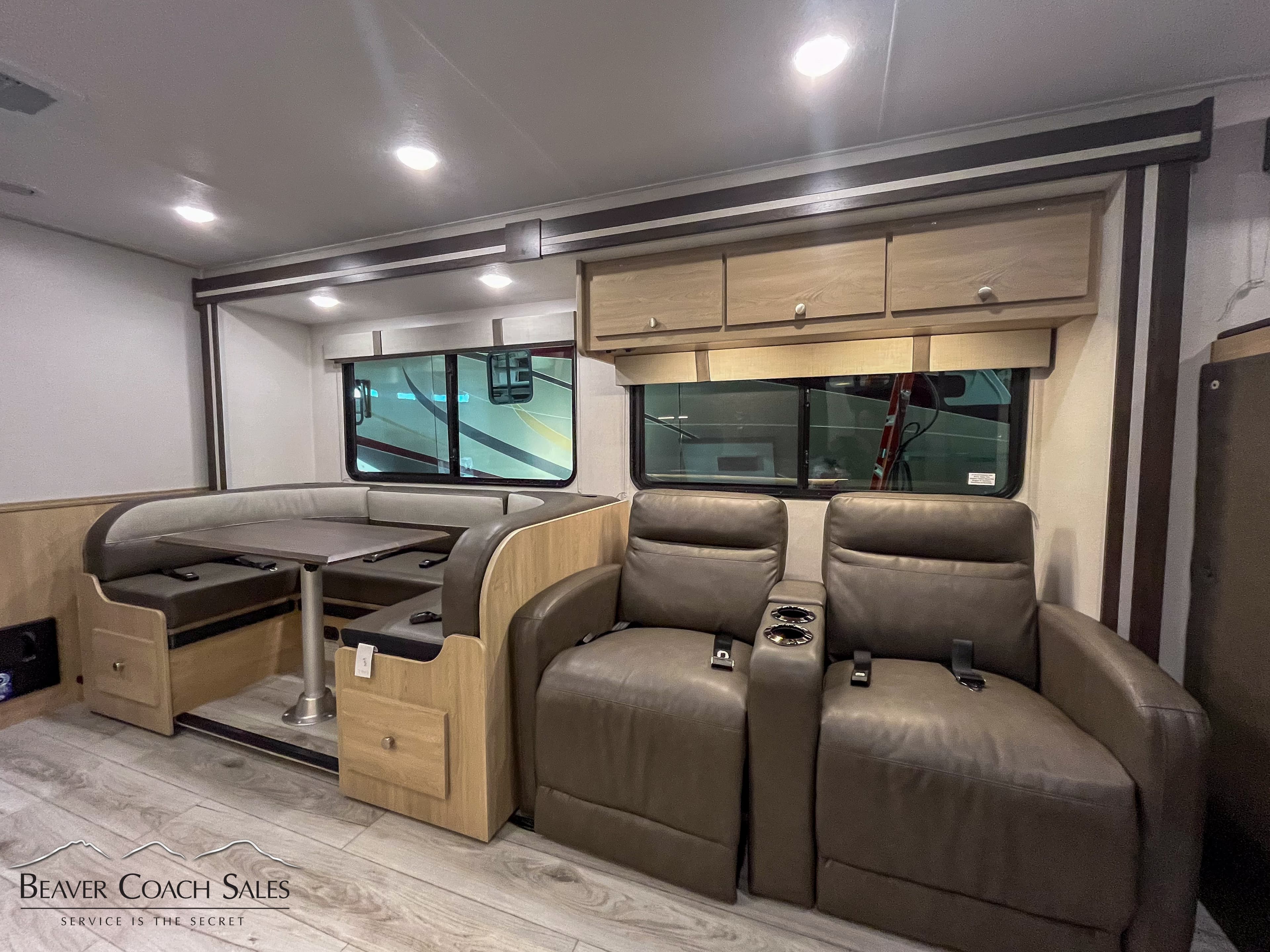 2025 Coachmen Leprechaun 319MB - Thumbnail 6