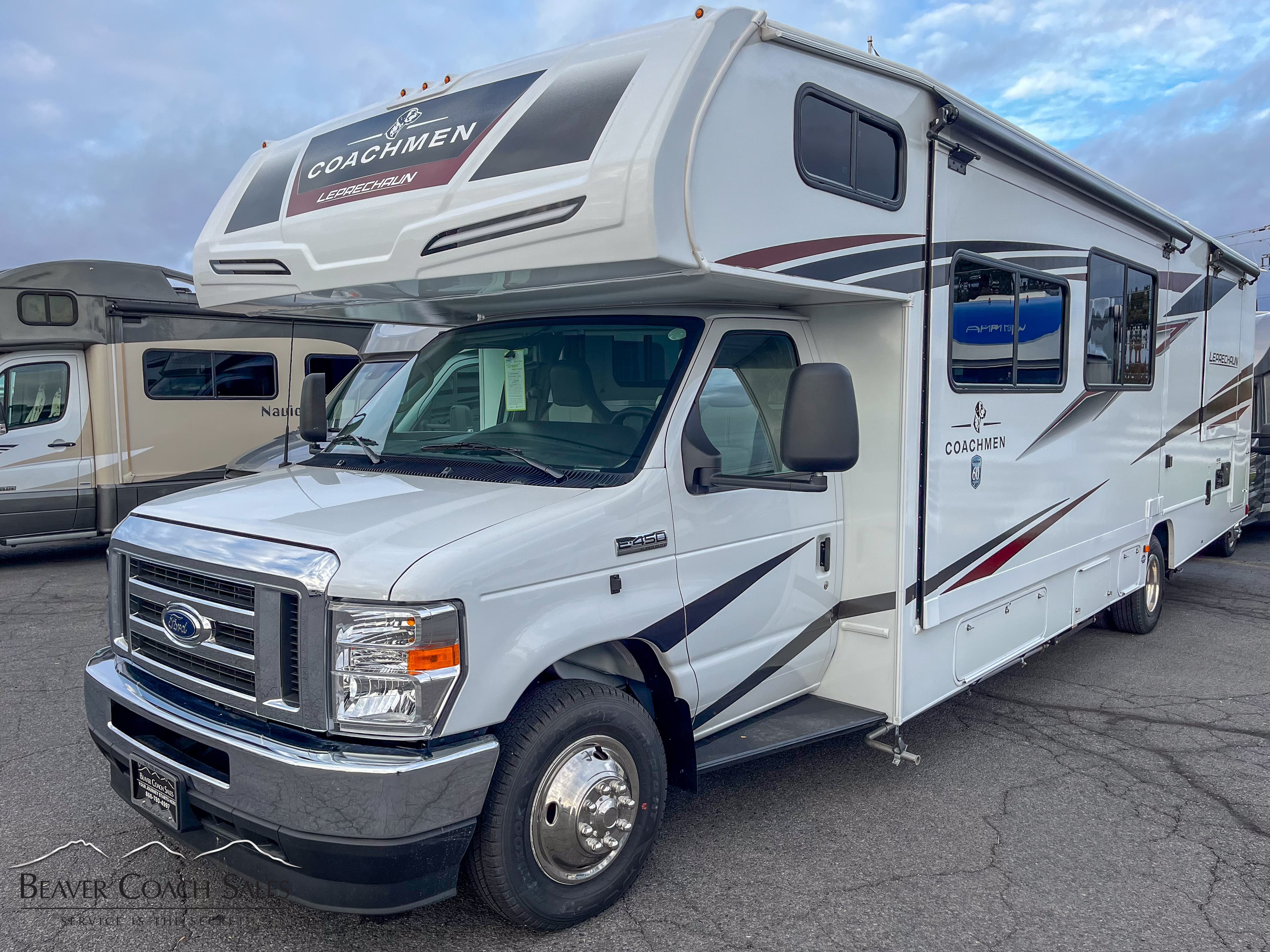 2025 Coachmen Leprechaun 319MB - Thumbnail 5