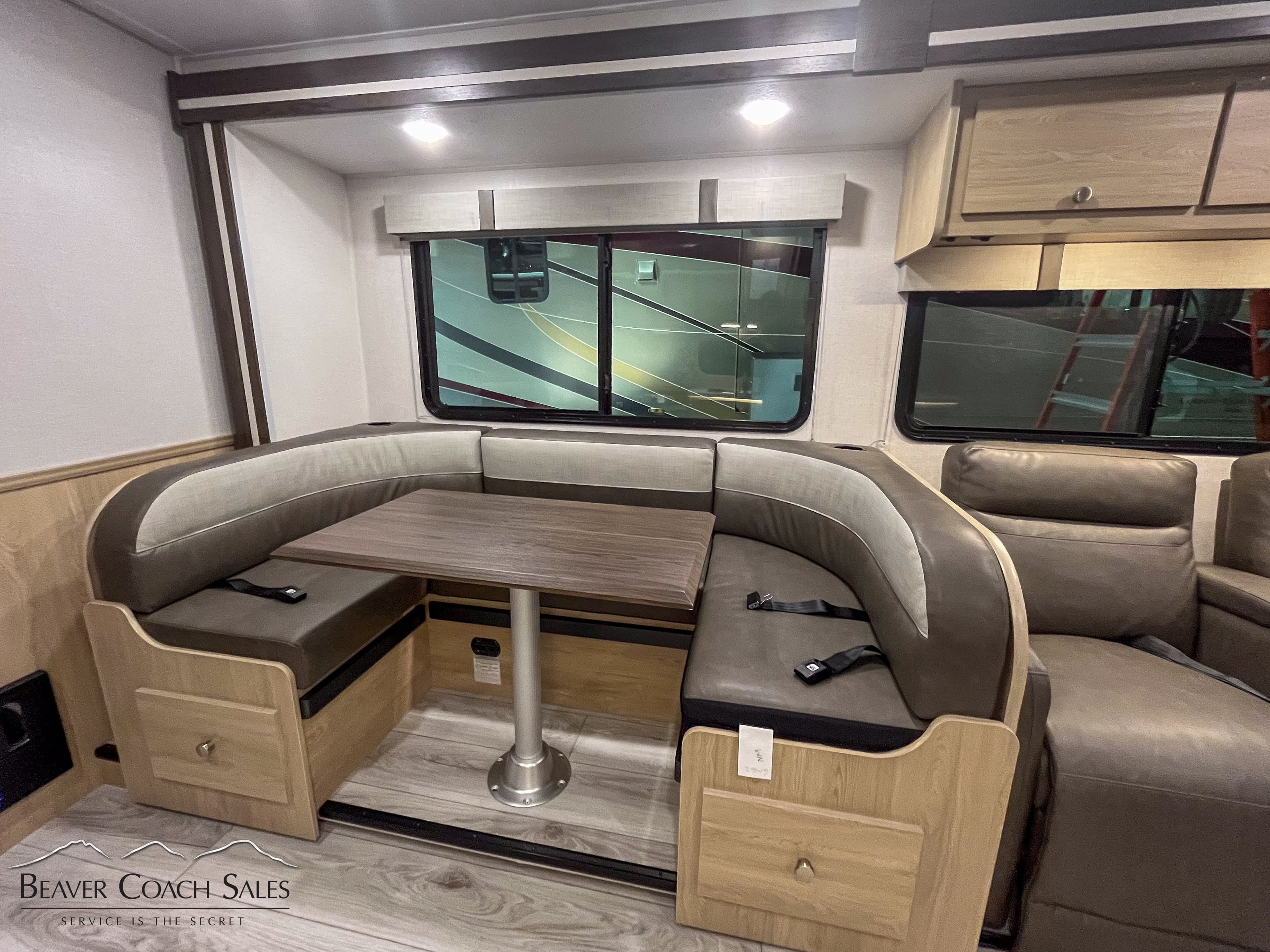 2025 Coachmen Leprechaun 319MB - Thumbnail 10