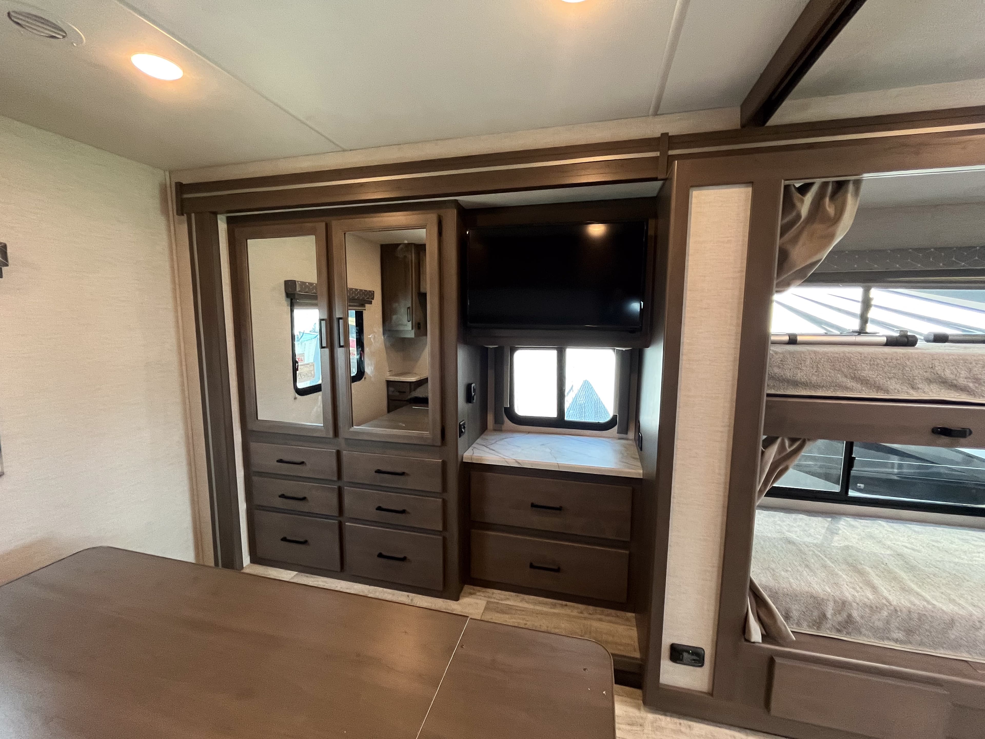 2025 Thor Freedom Traveler A32 - Thumbnail 20