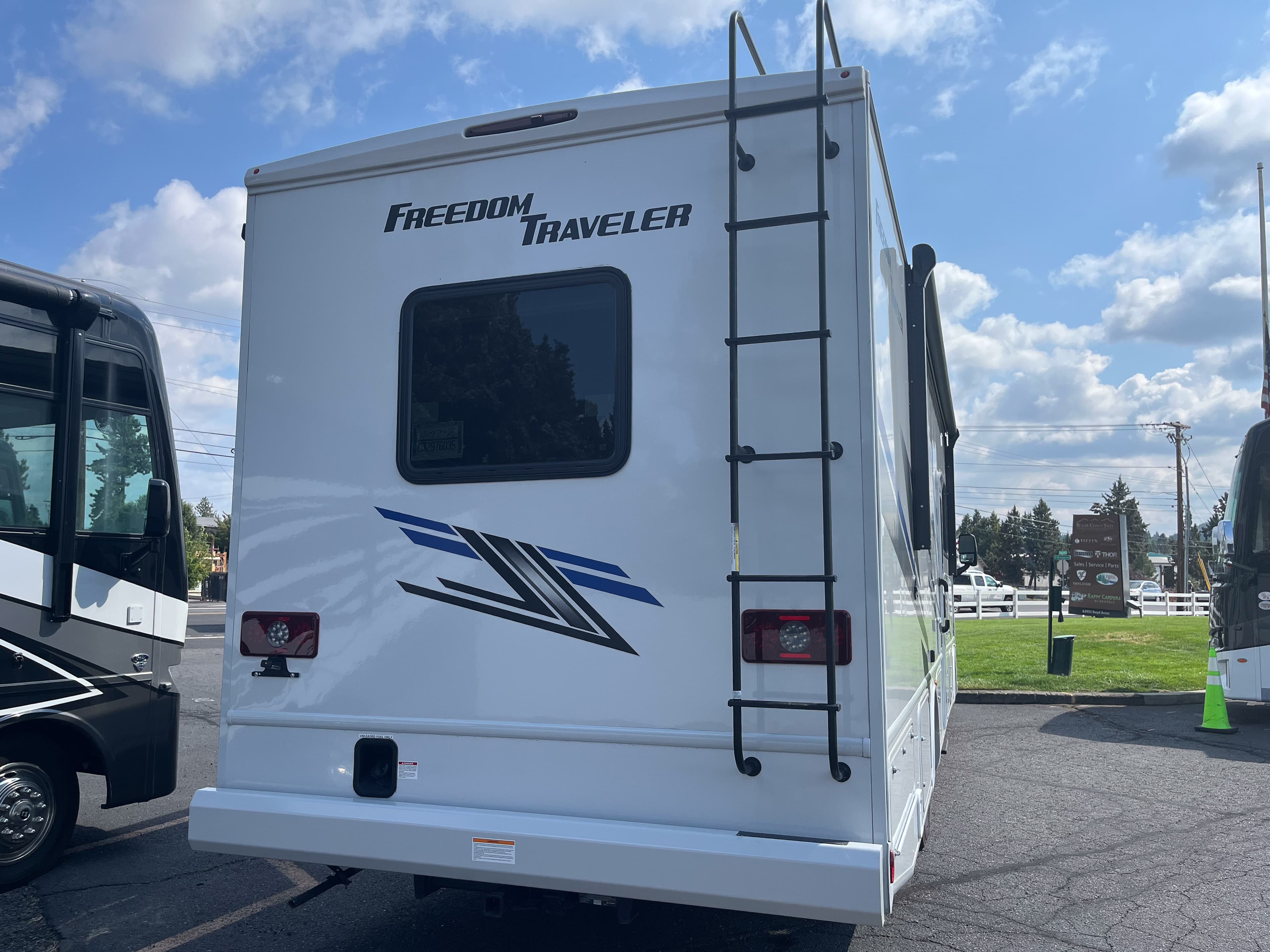 2025 Thor Freedom Traveler A32 - Thumbnail 6