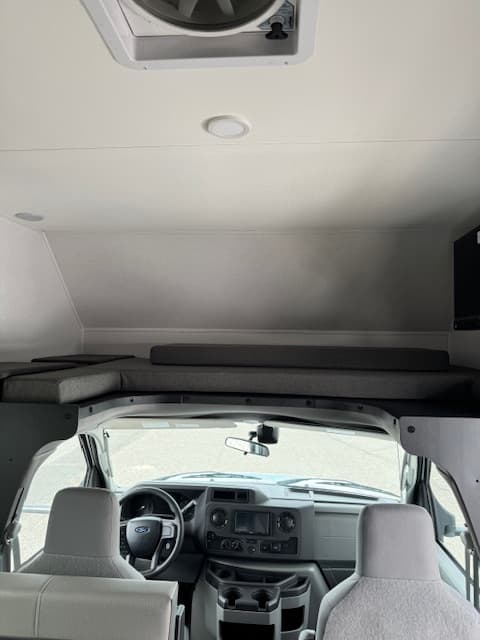 2026 Forest River Sunseeker 2250SLE - Thumbnail 3