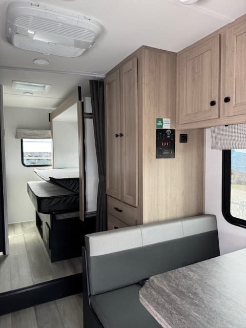 2027 Forest River Sunseeker 2250SLE - Thumbnail 4